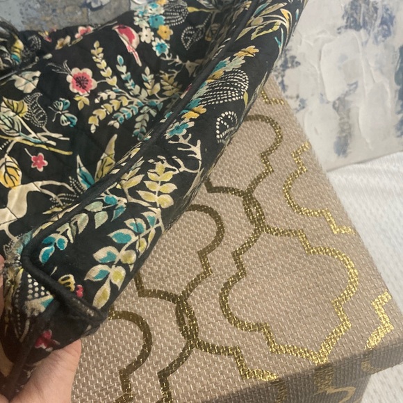 Genuine Vera Bradley Black “ Winter Palace” Crossbody - Picture 7 of 17